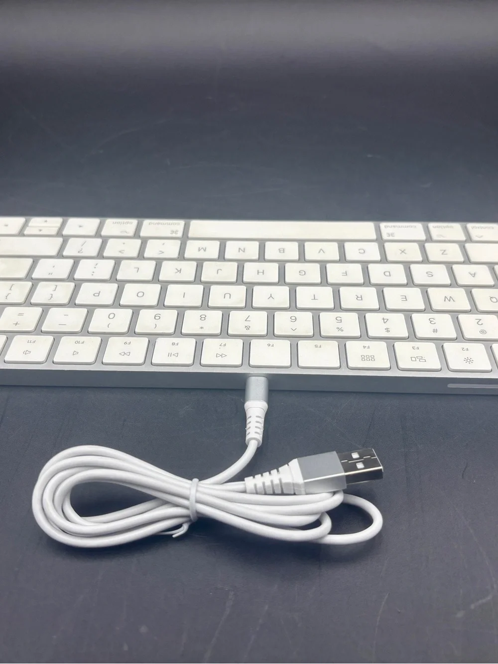 Apple Magic Keyboard Wireless (Model A1644) Silver/White - Great Condition!